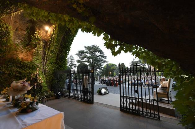 IPA89187809 - Italy, Rome, Vatican, October 1, 2026: Pope Leo XIV reacts as he attends the One Million Children Praying the Rosary event at the Lourdes Grotto in the Vatican Gardens. Photo by VATICAN MEDIA Catholic Press Photo Copyright: xVATICANxMEDIA xxCatholicxPressxPhotox xx IPA89187809