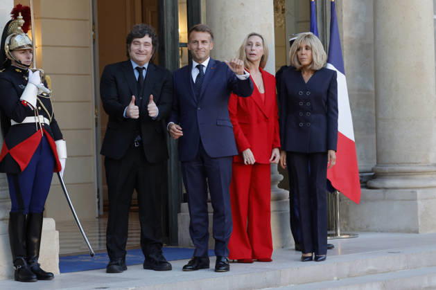 Javier Milei received at Elysee Palace - Paris France’s President Emmanuel Macron and his wife Brigitte is seen here receiving Argentina’s President Javier Milei and his sister Karina in Elysee Palace in Paris, France on October 1st, 2026. Photo by Henri Szwarc ABACAPRESS.COM Paris France Copyright: xSzwarcxHenri ABACAx
