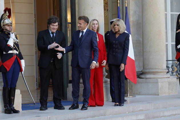 Javier Milei received at Elysee Palace - Paris France’s President Emmanuel Macron and his wife Brigitte is seen here receiving Argentina’s President Javier Milei and his sister Karina in Elysee Palace in Paris, France on October 1st, 2026. Photo by Henri Szwarc ABACAPRESS.COM Paris France Copyright: xSzwarcxHenri ABACAx