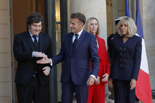 Javier Milei received at Elysee Palace - Paris France’s President Emmanuel Macron and his wife Brigitte is seen here receiving Argentina’s President Javier Milei and his sister Karina in Elysee Palace in Paris, France on October 1st, 2026. Photo by Henri Szwarc ABACAPRESS.COM Paris France Copyright: xSzwarcxHenri ABACAx