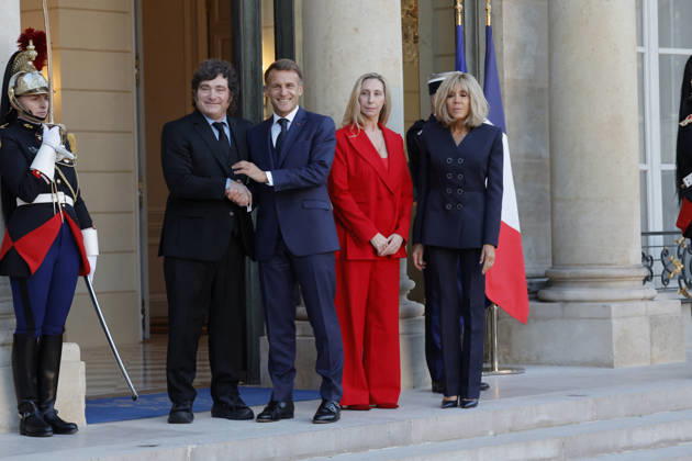 Javier Milei received at Elysee Palace - Paris France’s President Emmanuel Macron and his wife Brigitte is seen here receiving Argentina’s President Javier Milei and his sister Karina in Elysee Palace in Paris, France on October 1st, 2026. Photo by Henri Szwarc ABACAPRESS.COM Paris France Copyright: xSzwarcxHenri ABACAx