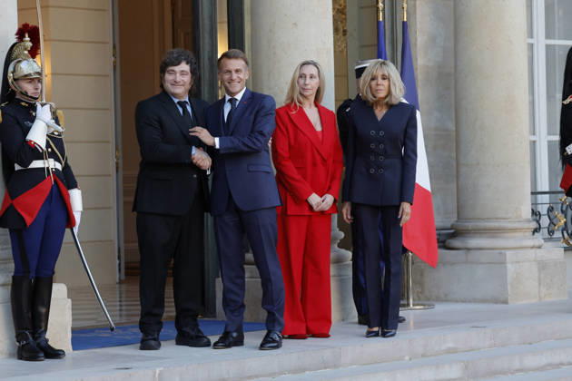 Javier Milei received at Elysee Palace - Paris France’s President Emmanuel Macron and his wife Brigitte is seen here receiving Argentina’s President Javier Milei and his sister Karina in Elysee Palace in Paris, France on October 1st, 2026. Photo by Henri Szwarc ABACAPRESS.COM Paris France Copyright: xSzwarcxHenri ABACAx