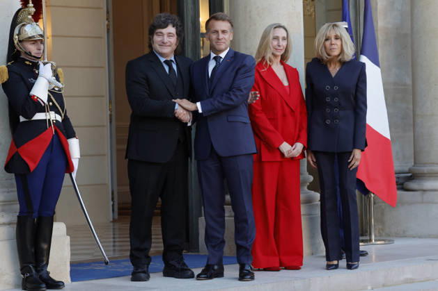 Javier Milei received at Elysee Palace - Paris France’s President Emmanuel Macron and his wife Brigitte is seen here receiving Argentina’s President Javier Milei and his sister Karina in Elysee Palace in Paris, France on October 1st, 2026. Photo by Henri Szwarc ABACAPRESS.COM Paris France Copyright: xSzwarcxHenri ABACAx