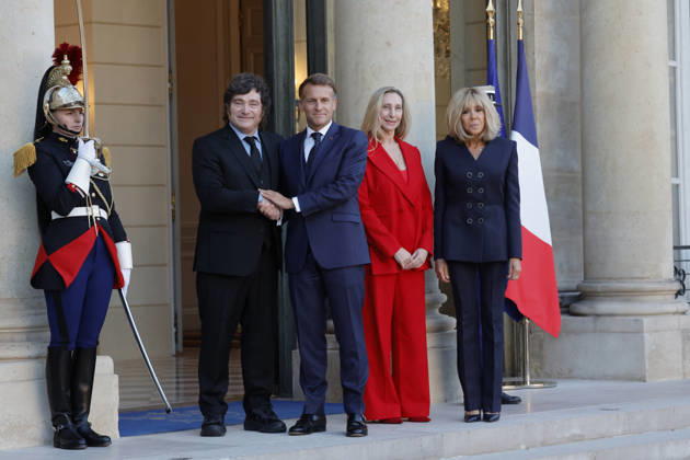 Javier Milei received at Elysee Palace - Paris France’s President Emmanuel Macron and his wife Brigitte is seen here receiving Argentina’s President Javier Milei and his sister Karina in Elysee Palace in Paris, France on October 1st, 2026. Photo by Henri Szwarc ABACAPRESS.COM Paris France Copyright: xSzwarcxHenri ABACAx