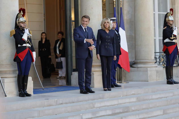 Javier Milei received at Elysee Palace - Paris France’s President Emmanuel Macron and his wife Brigitte is seen here receiving Argentina’s President Javier Milei and his sister Karina in Elysee Palace in Paris, France on October 1st, 2026. Photo by Henri Szwarc ABACAPRESS.COM Paris France Copyright: xSzwarcxHenri ABACAx