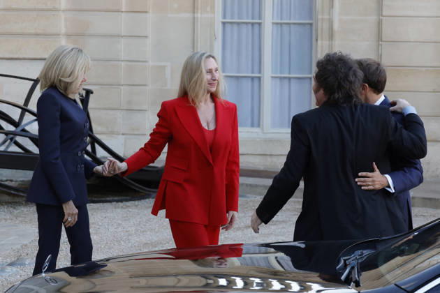 Javier Milei received at Elysee Palace - Paris France’s President Emmanuel Macron and his wife Brigitte is seen here receiving Argentina’s President Javier Milei and his sister Karina in Elysee Palace in Paris, France on October 1st, 2026. Photo by Henri Szwarc ABACAPRESS.COM Paris France Copyright: xSzwarcxHenri ABACAx