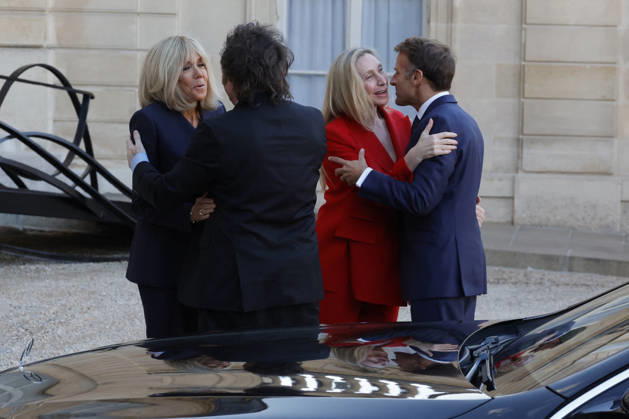 Javier Milei received at Elysee Palace - Paris France’s President Emmanuel Macron and his wife Brigitte is seen here receiving Argentina’s President Javier Milei and his sister Karina in Elysee Palace in Paris, France on October 1st, 2026. Photo by Henri Szwarc ABACAPRESS.COM Paris France Copyright: xSzwarcxHenri ABACAx