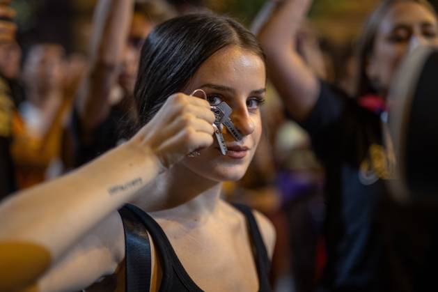 October 1, 2026, Madrid, Spain: Protesters hold up keys during a pot-banging protest demanding policy measures to halt evictions and address the housing crisis, following the eviction of an 87-year-old woman from her home. Madrid Spain - ZUMAs197 20261001_aaa_s197_349 Copyright: xDavidxCanalesx