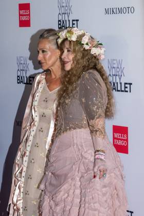 October 1, 2026, New York, New York, United States: (L-R) Sarah Jessica Parker and Stevie Nicks attend.The New York City Ballet 2026 Fall Gala at David H. Koch Theater, Lincoln Center on October 01, 2026 in New York City. New York United States - ZUMAs197 20261001_aaa_s197_931 Copyright: xRonxAdarx