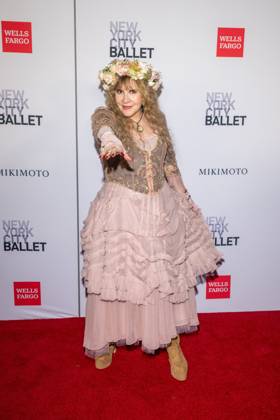 October 1, 2026, New York, New York, United States: Stevie Nicks attends.The New York City Ballet 2026 Fall Gala at David H. Koch Theater, Lincoln Center on October 01, 2026 in New York City. New York United States - ZUMAs197 20261001_aaa_s197_887 Copyright: xRonxAdarx