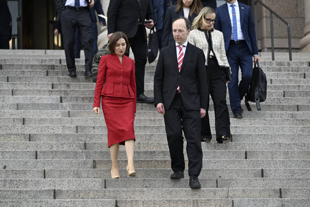 LKS 20261002 Moldovan President Maia Sandu and Speaker of the Finnish Parliament Jussi Halla-aho leaving the Finnish Parliament House in Helsinki, Finland, on October 2, 2026. President Sandu pays a working visit to Finland. - EMMI KORHONEN Helsinki Finland Copyright: xEmmixKorhonenx dgPRO_TQt3Q