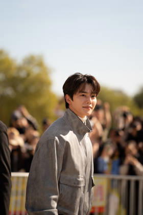 IPA89217817 - Paris, France, October 2, 2026. Guests arrive at the LOEWE Spring Summer 2027 show during Paris Fashion Week. Copyright: xGINEVRAxFATARELLAx xx IPA89217817