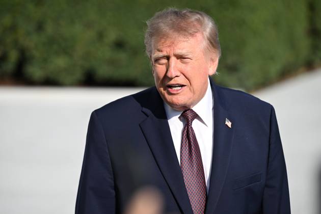 October 2, 2026, Washington, Dc, USA: U.S. President Donald Trump talks to the media before boarding Marine One on the South Lawn of the White House in Washington, DC, United States, on October 2, 2026. Washington USA - ZUMAs197 20261002_aaa_s197_272 Copyright: xKylexMazzax