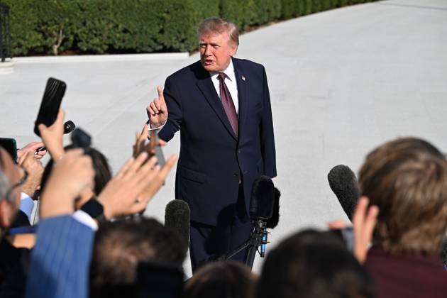 October 2, 2026, Washington, Dc, USA: U.S. President Donald Trump talks to the media before boarding Marine One on the South Lawn of the White House in Washington, DC, United States, on October 2, 2026. Washington USA - ZUMAs197 20261002_aaa_s197_269 Copyright: xKylexMazzax
