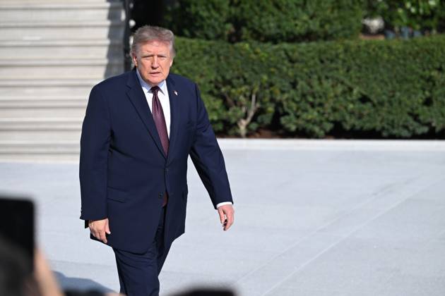 October 2, 2026, Washington, Dc, USA: U.S. President Donald Trump talks to the media before boarding Marine One on the South Lawn of the White House in Washington, DC, United States, on October 2, 2026. Washington USA - ZUMAs197 20261002_aaa_s197_282 Copyright: xKylexMazzax