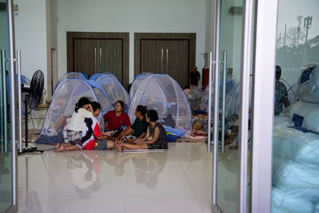 October 1, 2026, Bangkok, Thailand: BANGKOK, THAILAND, OCTOBER 1, 2026: Flood evacuees stay at a temporary shelter at Chao Phraya Surawong Waiyawat (Wor Bunnak) Auditorium inside King MongkutÃ¢â‚¬â ¢s Institute of Technology Ladkrabang (KMITL) in Bangkok, Thailand, as severe flooding continues to affect Lat Krabang and surrounding communities. The shelter provides temporary accommodation for residents displaced by flooding, with rows of temporary sleeping areas filling the auditorium as people wait for conditions to improve. Bangkok Thailand - ZUMAq101 20261001_zna_q101_175 Copyright: xWatsawatxKoktabtimx
