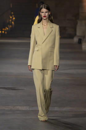 Victoria Beckham Women s Ready-to-Wear Spring Summer 2027 Collection Fashion Show during Paris Fashion Week, on October 2, 2026, in Paris, Bestimage Victoria Beckham Fashion Show Women s Ready-to-Wear Spring Summer 2027 Collection during Paris Fashion Week, on October 2, 2026, in Paris, France Paris France Copyright: xAgencex xBestimagexAgencex xBestimagex