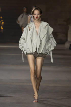 Victoria Beckham Women s Ready-to-Wear Spring Summer 2027 Collection Fashion Show during Paris Fashion Week, on October 2, 2026, in Paris, Bestimage Victoria Beckham Fashion Show Women s Ready-to-Wear Spring Summer 2027 Collection during Paris Fashion Week, on October 2, 2026, in Paris, France Paris France Copyright: xAgencex xBestimagexAgencex xBestimagex