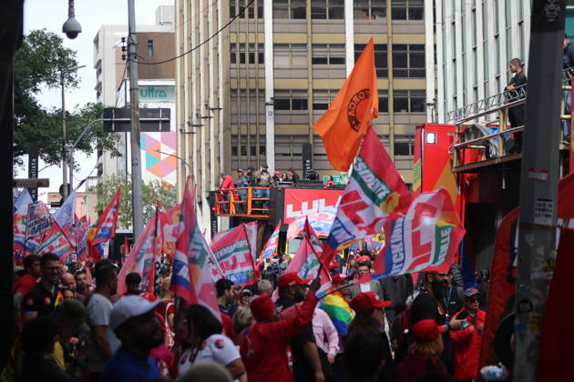 SaO PAULO, SP - 03.10.2026: CAMINHADA REuNE LULA E HADDAD EM SP - President and candidate for re-election Luiz Inacio Lula da Silva participates this Saturday (3), alongside Fernando Haddad, in a campaign walk on Avenida Paulista, in Sao Paulo. The gathering takes place at 10 am, at the corner with Alameda Ministro Rocha Azevedo, with a route along Paulista and Rua Augusta to Praca Roosevelt. The event takes place on the eve of the first round of elections. x3024069x Angà licaxAlves