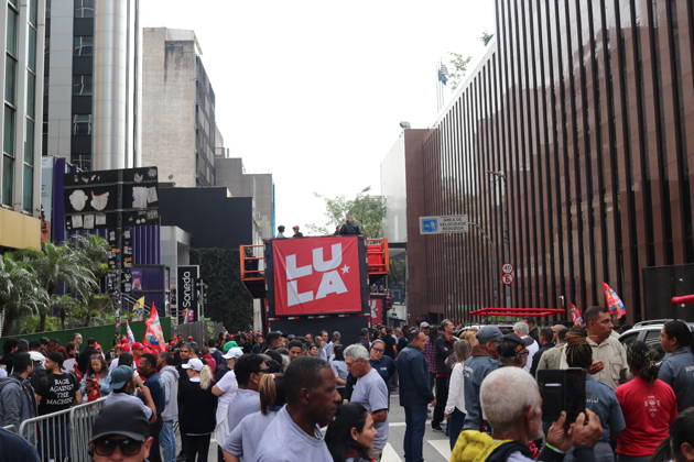 SaO PAULO, SP - 03.10.2026: CAMINHADA REuNE LULA E HADDAD EM SP - President and candidate for re-election Luiz Inacio Lula da Silva participates this Saturday (3), alongside Fernando Haddad, in a campaign walk on Avenida Paulista, in Sao Paulo. The gathering takes place at 10 am, at the corner with Alameda Ministro Rocha Azevedo, with a route along Paulista and Rua Augusta to Praca Roosevelt. The event takes place on the eve of the first round of elections. x3024076x Angà licaxAlves