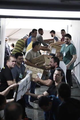 CAMPINAS, SP - 03.10.2026: TRANSPORTE URNAS ELEIcaO CAMPINAS - Electoral Court officials transport the ballot boxes to the vans that will take them to schools in Campinas SP. x3024099x LeandroxFerreira