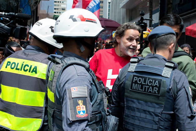 SaO PAULO, SP - 03.10.2026: CAMINHADA REuNE LULA E HADDAD EM SP - President and candidate for re-election Luiz Inacio Lula da Silva participates this Saturday (3), with Fernando Haddad, Simone Tebet and Marina Silva in a campaign walk on Avenida Paulista, in Sao Paulo. In the photo, tension with the military police before the start of the walk because of the obstruction of Avenida Paulista. Lawyer Marco Aurà lio de Carvalho, coordinator of Lula& 39;s campaign in Sao Paulo, argued with the commander of the police operation. x3024137x VincentxBosson