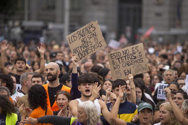 October 3, 2026, Madrid, Spain: Protesters hold placards and shout during a demonstration through the streets of Madrid demanding a reduction in housing rents. The demonstration was organized by the Tenants Union, which also organized the encampment in Puerta del Sol square in central Madrid. Madrid Spain - ZUMAs197 20261003_aaa_s197_110 Copyright: xLuisxSotox
