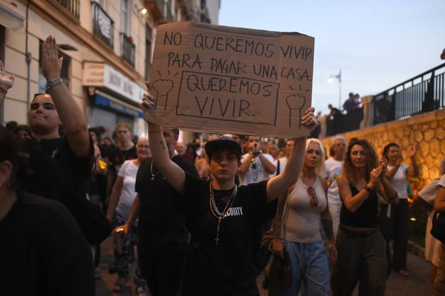 Housing Protest in Málaga Photos from the housing protest in Málaga October 3, 2026, in Málaga, Andalusia, Spain October 3, 2026, in Málaga, Málaga, Spain  Copyright: xÃlexxZeax 7819174