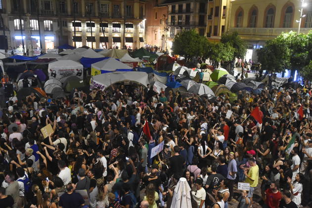 Housing Protest in Málaga Photos from the housing protest in Málaga October 3, 2026, in Málaga, Andalusia, Spain October 3, 2026, in Málaga, Málaga, Spain  Copyright: xÃlexxZeax 7819182