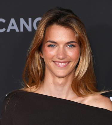 The Barbara Berlanti Heroes Gala Benefitting F Cancer in Los Angeles The Barbara Berlanti Heroes Gala Benefitting F Cancer at The Barker Hangar in Santa Monica, California on 10 3 26. 03 Oct 2026 Pictured: Chloe East.  Copyright: xThexMegaxAgencyxRiverx xMEGAx