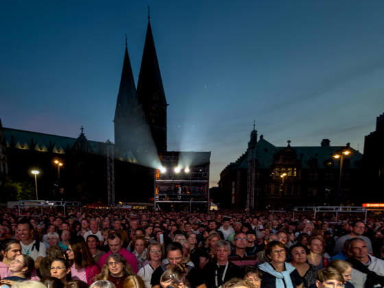 Celebrating German Unity Day in Bremen: German Unity Day 2026 celebrations, Bremen, October 3, 2026; Bremen, public festival, Fanta Vier concert, Illuminatin at the Schlachte, light show; Bremen, Germany, October 3, 2026: Celebrat Fanta4 + Illumination HB 3.10.26 LR-6323