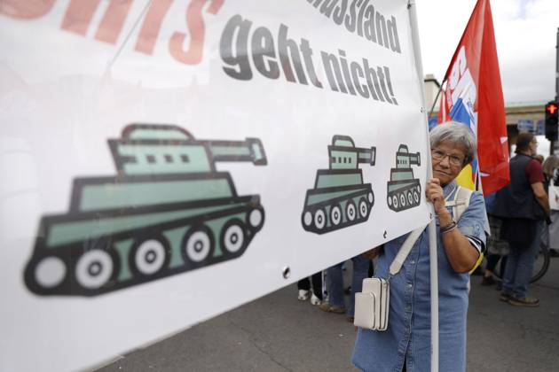 October 3, 2026, Berlin, Germany: BERLIN, GERMANY, OCTOBER 3, 2026: Thousands of people march through central Berlin during a peace demonstration against military rearmament, compulsory military service and war on German Unity Day. Protesters gathered near the Brandenburg Gate before marching through the city, with trade unions, peace movements, political groups and a pro-Palestinian bloc taking part. Berlin police estimated attendance at around 5,800, while organizers put the number at more than 20,000. Police detained at least two protesters during the demonstration. Berlin Germany - ZUMAq101 20261003_zna_q101_192 Copyright: xAlessiaxCoccax