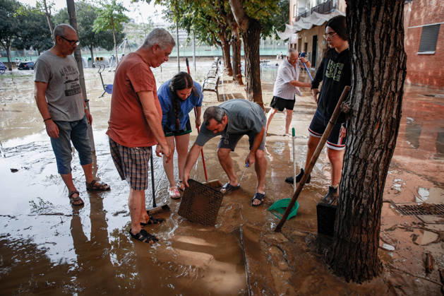The Besòs River Exceeds the Danger Threshold in Santa Coloma de Gramenet, Barcelona. Residents clean up the mud that has accumulated in the streets due to last night’s torrential rains, on October 4, 2026, in Sant Adrià de Besòs, Barcelona, Catalonia, Spain. The Generalitat’s Civil Protection Agency has issued an Es Alert to residents of Barcelona, Montcada i Reixac, Santa Coloma de Gramenet, and Sant Adrià de Besòs, Barcelona, due to the risk of the Besòs River overflowing as a result of the rainstorm. Civil Protection has asked nearby residents to go to upper floors if water reaches their homes. They also remind residents to avoid basements and ground floors and to stay away from the river OCTOBER 4, 2026 Kike Rincó Sant Adrià de Besòs Copyright: xKikexRinconx 7819682