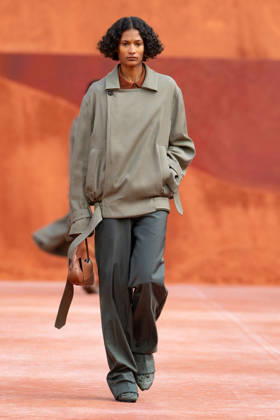 PFW Lacoste - Runway LZ A model walks the runway during the Lacoste Womenswear Spring Summer 2027 show as part of Paris Fashion Week on October 4, 2026 at Roland Garros in Paris, France. Photo by Laurent Zabulon ABACAPRESS.COM Copyright: xZabulonxLaurent ABACAx