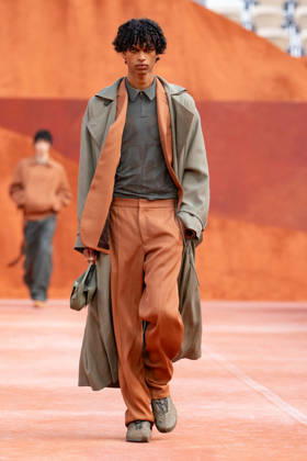 PFW Lacoste - Runway LZ A model walks the runway during the Lacoste Womenswear Spring Summer 2027 show as part of Paris Fashion Week on October 4, 2026 at Roland Garros in Paris, France. Photo by Laurent Zabulon ABACAPRESS.COM Copyright: xZabulonxLaurent ABACAx