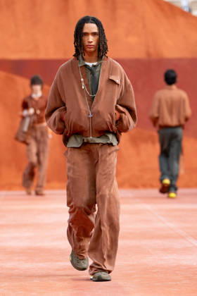 PFW Lacoste - Runway LZ A model walks the runway during the Lacoste Womenswear Spring Summer 2027 show as part of Paris Fashion Week on October 4, 2026 at Roland Garros in Paris, France. Photo by Laurent Zabulon ABACAPRESS.COM Copyright: xZabulonxLaurent ABACAx