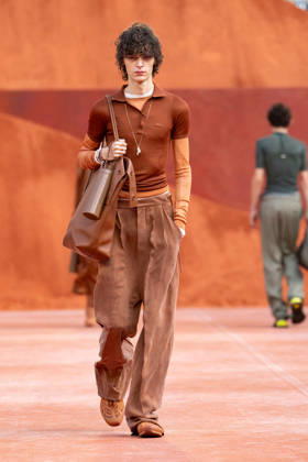 PFW Lacoste - Runway LZ A model walks the runway during the Lacoste Womenswear Spring Summer 2027 show as part of Paris Fashion Week on October 4, 2026 at Roland Garros in Paris, France. Photo by Laurent Zabulon ABACAPRESS.COM Copyright: xZabulonxLaurent ABACAx