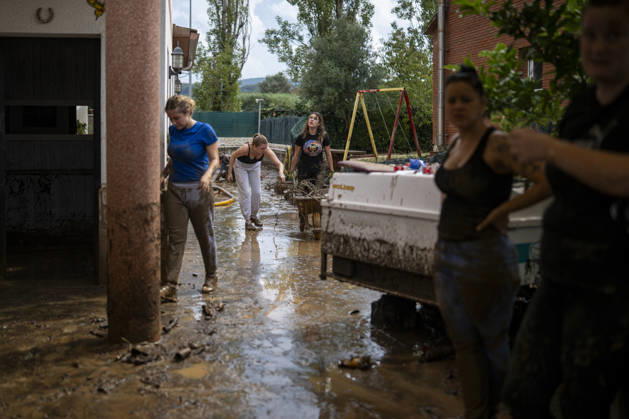 Heavy rains in Catalonia leave two dead and the Besòs River at risk of flooding. Residents clean up the mud that has accumulated in the streets and homes due to the torrential rains, on October 4, 2026, in Montornès del Vallès, Barcelona, Catalonia, Spain. The storm hitting Catalonia has left two people dead in the region. The president of the Generalitat, Salvador Illa, reported the death in Tordera of a 75-year-old man, who was at a campground when a wall reportedly collapsed on him. The second victim is a person who had been reported missing and was found in Montornès del Vallès. Emergency services are searching for another missing person in Riera de Pineda de Mar. The rains and storms have put eleven autonomous communities on alert thi  Copyright: xLorenaxSopÃªnax 7820128