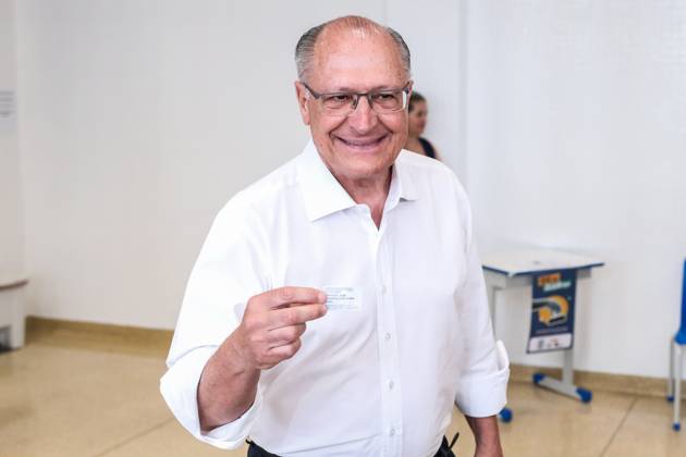 Geraldo Alckmin votes at a school in the southern zone of Sao Paulo. Vice-President of the Republic of Brazil and candidate for re-election, Geraldo Alckmin (PSB) votes at Colegio Santo Americo, in the southern zone of Sao Paulo, this Sunday, October 4, 2026. SAO PAULO BRAZIL BRA Copyright: xMARINAxUEZIMAx