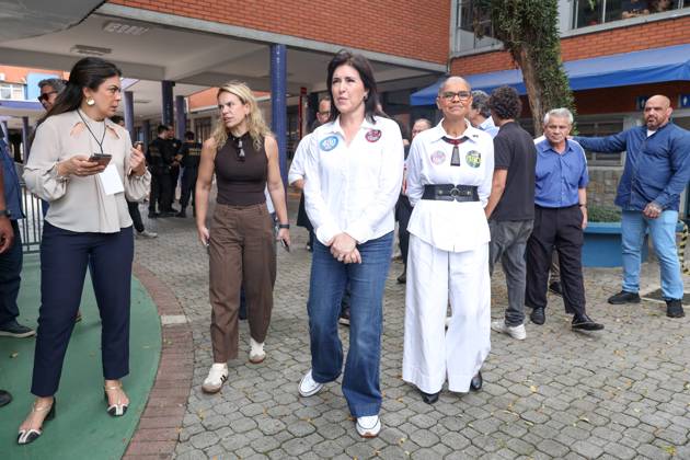 Geraldo Alckmin votes at a school in the southern zone of Sao Paulo. Senate candidates Marina Silva (Rede) and Simone Tebet (PSB) accompany the Vice President of the Republic and candidate for re-election, Geraldo Alckmin (PSB), to vote at Colegio Santo Americo, in the southern zone of Sao Paulo, this Sunday, October 4, 2026. SAO PAULO BRAZIL BRA Copyright: xMARINAxUEZIMAx
