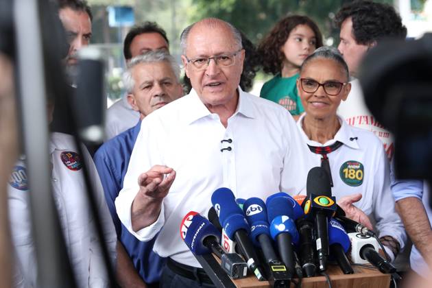 Geraldo Alckmin votes at a school in the southern zone of Sao Paulo. Vice-President of the Republic of Brazil and candidate for re-election, Geraldo Alckmin (PSB) votes at Colegio Santo Americo, in the southern zone of Sao Paulo, this Sunday, October 4, 2026. SAO PAULO BRAZIL BRA Copyright: xMARINAxUEZIMAx