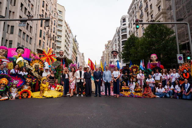 Ayuso Attends the Hispanic Heritage Parade in Madrid Group photo taken during the Hispanic Heritage Parade on October 4, 2025, in Madrid, Spain. For the third consecutive year, the Hispanic Heritage Parade wound its way down Gran Vía, with the largest display to date. Twenty countries from the Americas, plus the United States, Equatorial Guinea, the Philippines, Guam, and the Northern Mariana Islands, were the stars of this year’s event. OCTOBER 4, 2026 Madrid, Spain  Copyright: xMatiasxChiofalox 7820169