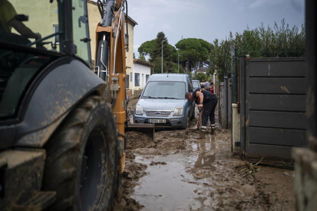 2 people killed as heavy rain hits parts of Spain BARCELONA, SPAIN - OCTOBER 4: Floodwaters submerge streets following severe torrential rainfall in Montornes del Valles, Barcelona, Spain on October 4, 2026. Heavy rains triggered widespread flooding across Catalonia, leaving at least two people dead and one missing as emergency services responded to widespread disruptions. Lorena Sopena Lopez Anadolu Barcelona Spain. Editorial use only. Please get in touch for any other usage.  Copyright: x2026xAnadoluxLorenaxSopenaxLopezx