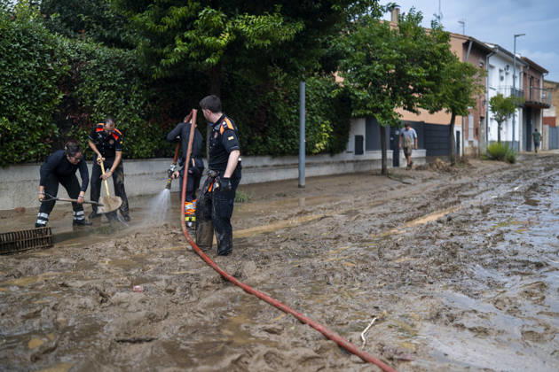 2 people killed as heavy rain hits parts of Spain BARCELONA, SPAIN - OCTOBER 4: Floodwaters submerge streets following severe torrential rainfall in Montornes del Valles, Barcelona, Spain on October 4, 2026. Heavy rains triggered widespread flooding across Catalonia, leaving at least two people dead and one missing as emergency services responded to widespread disruptions. Lorena Sopena Lopez Anadolu Barcelona Spain. Editorial use only. Please get in touch for any other usage.  Copyright: x2026xAnadoluxLorenaxSopenaxLopezx