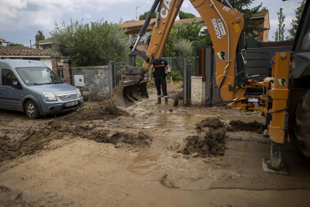 2 people killed as heavy rain hits parts of Spain BARCELONA, SPAIN - OCTOBER 4: Floodwaters submerge streets following severe torrential rainfall in Montornes del Valles, Barcelona, Spain on October 4, 2026. Heavy rains triggered widespread flooding across Catalonia, leaving at least two people dead and one missing as emergency services responded to widespread disruptions. Lorena Sopena Lopez Anadolu Barcelona Spain. Editorial use only. Please get in touch for any other usage.  Copyright: x2026xAnadoluxLorenaxSopenaxLopezx
