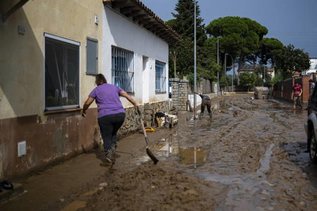 2 people killed as heavy rain hits parts of Spain BARCELONA, SPAIN - OCTOBER 4: Floodwaters submerge streets following severe torrential rainfall in Montornes del Valles, Barcelona, Spain on October 4, 2026. Heavy rains triggered widespread flooding across Catalonia, leaving at least two people dead and one missing as emergency services responded to widespread disruptions. Lorena Sopena Lopez Anadolu Barcelona Spain. Editorial use only. Please get in touch for any other usage.  Copyright: x2026xAnadoluxLorenaxSopenaxLopezx