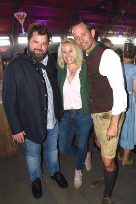 Munich, October 4, 2026, Theresienwiesn Oktoberfest at Bodo s Cafe Bar, Antoine Monot, actor Stefanie Sick, Otto Lindinger, Bodo s Cafe Bar owner, photo, Munich