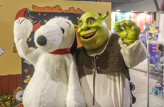 October 4, 2026: October 4, 2026 (Malaga) to San Diego Comic-Con Mo¡laga closes this Sunday its second edition with four days in which it has established itself with numerous guest stars. It has been four days with a full program of artists invited to the convention, which has gathered more than 60,000 followers, drawn mainly by the presence of the protagonists of El seo±or de los anillos, of the One Piece series and the anticipation for the novelties that had been announced for the Marvel universe - ZUMAc161 20261004_zap_c161_023 Copyright: xLorenzoxCarnerox