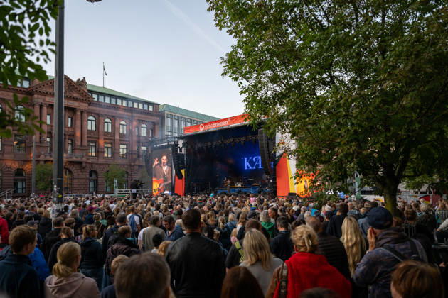 Celebrating German Unity Day in Bremen: German Unity Day 2026 celebrations, Bremen, October 4, 2026; Bremen, public festival, Kamrad Bremen concert, Germany, October 4, 2026 Celebrating German Unity Day in Bremen at the Market Square, City Hall on October 4, 2026 in Bremen, Germany Photo by Axel Kaste, Kamrad Concert in Bremen’s Market Square, City Hall, Free H Tag der Deutschen Einheit Konzert Kamrad + Versengold 4.10.26 LR-2104