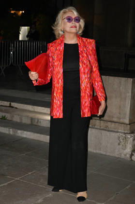 PFW Jean Paul Gaultier Outside Arrivals Amanda Lear arriving at Jean Paul Gaultier show during Paris Fashion Week, in Paris, France on 4 October 2026. Photo by Julien Reynaud APS-Medias ABACAPRESS.COM Paris France Copyright: xReynaudxJulien APS-Medias ABACAx